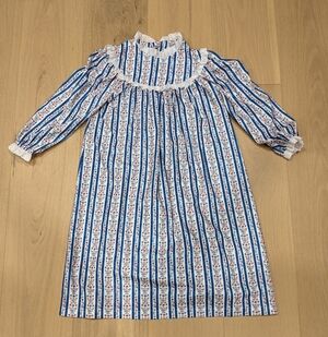 Lang of Salzburg nightgown